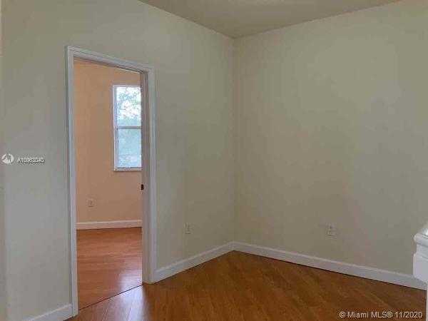 Small Image of 8861 NORTH WEST 184TH ST, Hialeah Number 28