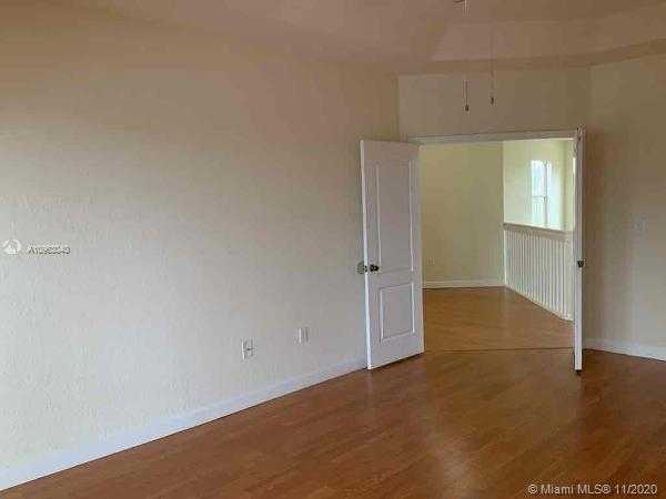 Small Image of 8861 NORTH WEST 184TH ST, Hialeah Number 35