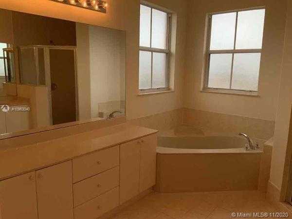 Small Image of 8861 NORTH WEST 184TH ST, Hialeah Number 38