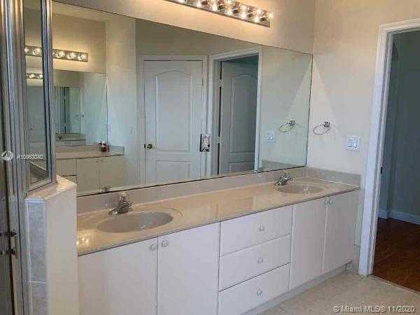 Small Image of 8861 NORTH WEST 184TH ST, Hialeah Number 39
