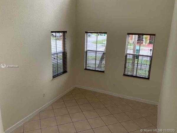 Small Image of 8861 NORTH WEST 184TH ST, Hialeah Number 4