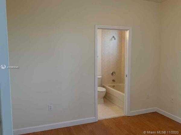 Small Image of 8861 NORTH WEST 184TH ST, Hialeah Number 41