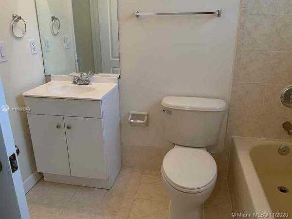 Small Image of 8861 NORTH WEST 184TH ST, Hialeah Number 43