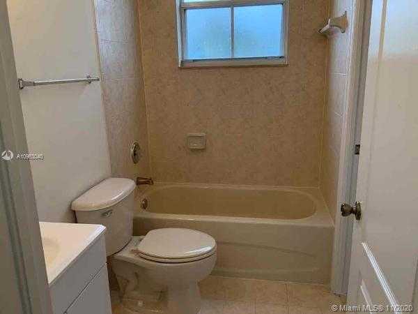 Small Image of 8861 NORTH WEST 184TH ST, Hialeah Number 44