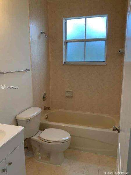 Small Image of 8861 NORTH WEST 184TH ST, Hialeah Number 45