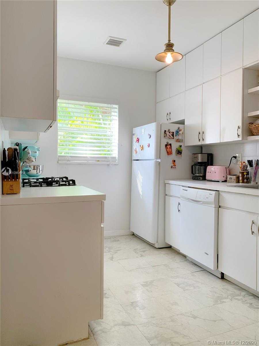 Small Image of 725 NORTH EAST 73RD ST, Miami Number 4
