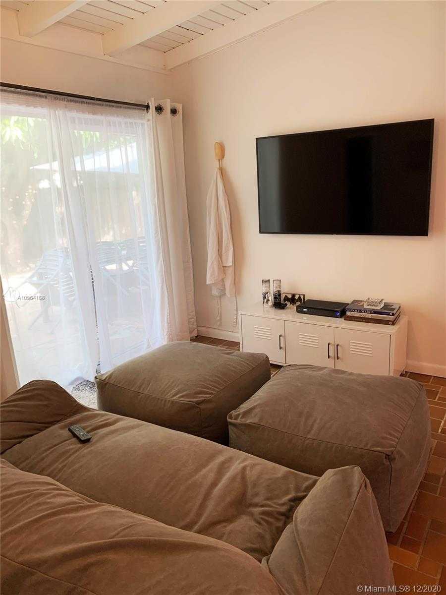 Small Image of 725 NORTH EAST 73RD ST, Miami Number 5
