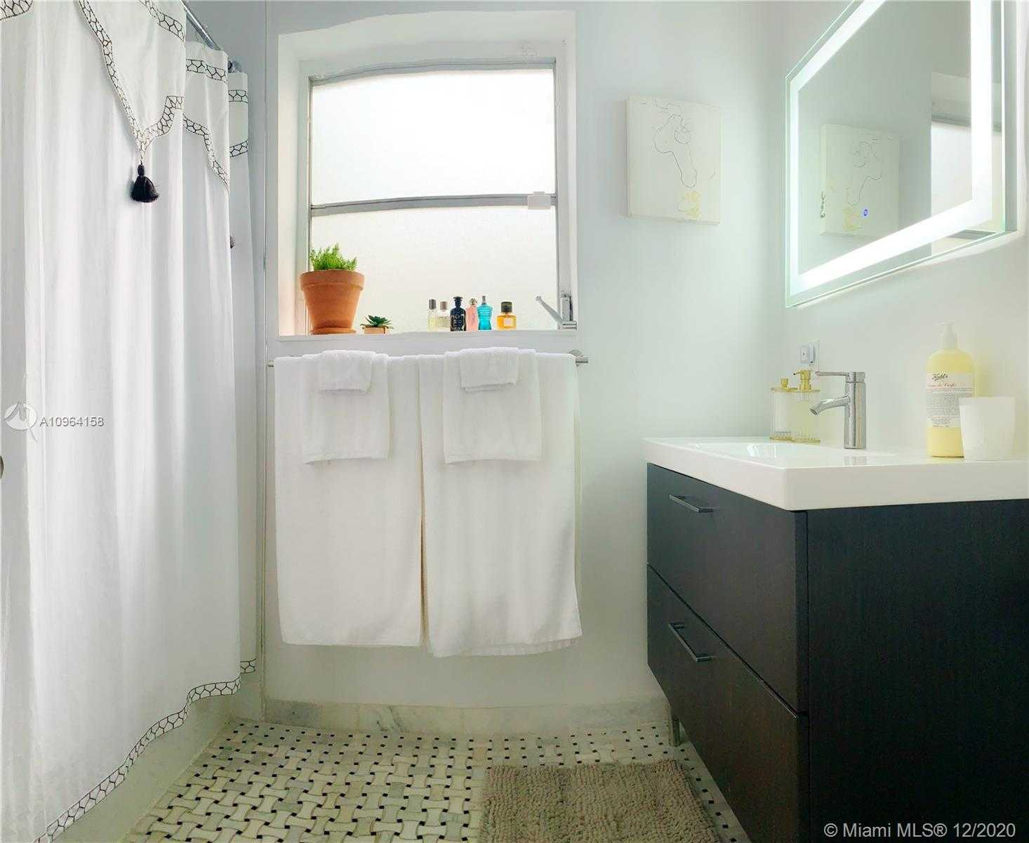 Small Image of 725 NORTH EAST 73RD ST, Miami Number 9