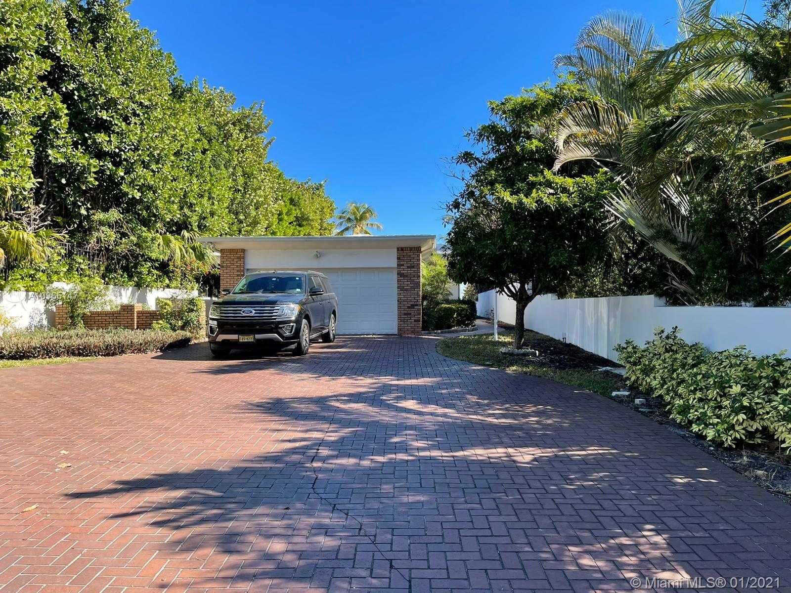 Small Image of 185 OCEAN BLVD, Golden Beach Number 14