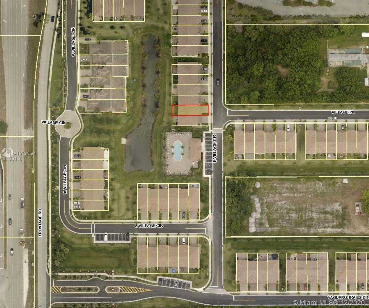 Small Image of 823 EAST VILLAGE CIR, Davie Number 11