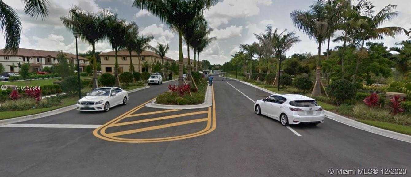 Small Image of 823 EAST VILLAGE CIR, Davie Number 15