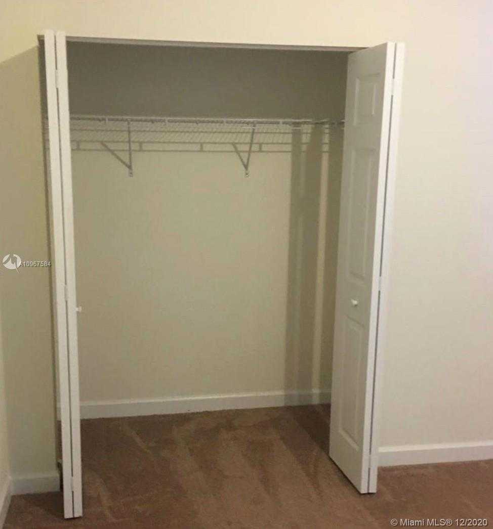 Small Image of 823 EAST VILLAGE CIR, Davie Number 7