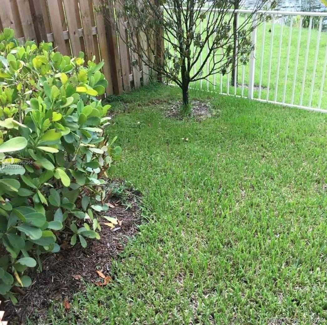 Small Image of 823 EAST VILLAGE CIR, Davie Number 8