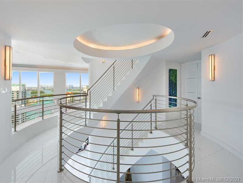 Small Image of 300 SOUTH POINTE DR #LPH2, Miami Beach Number 12