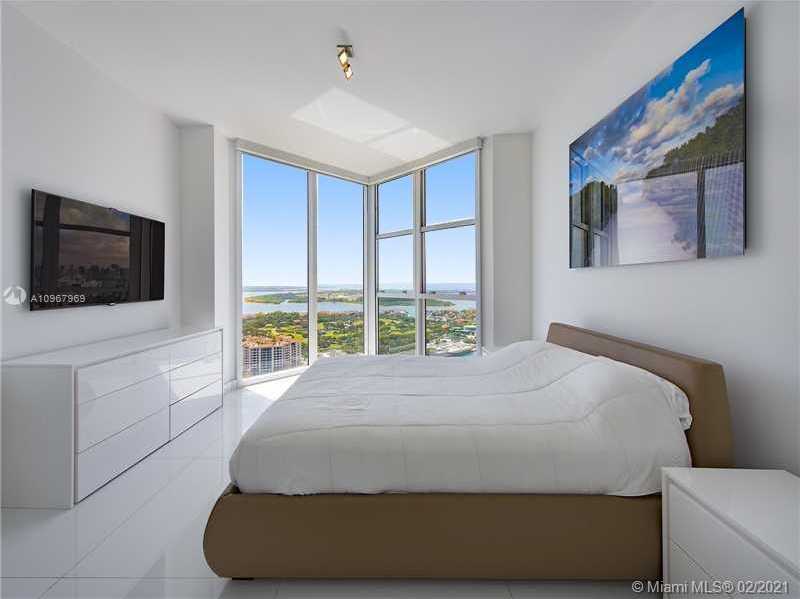 Small Image of 300 SOUTH POINTE DR #LPH2, Miami Beach Number 18