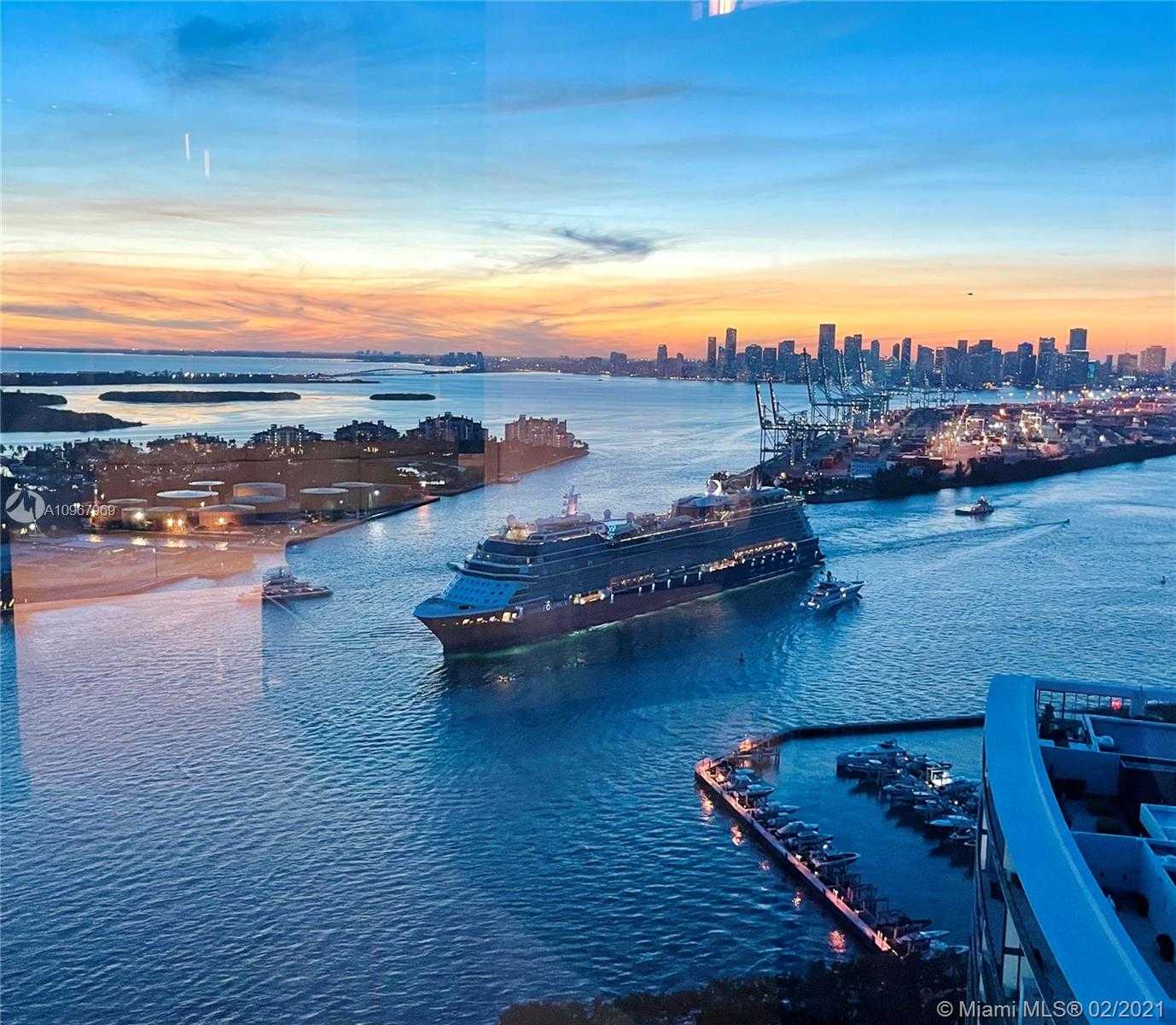 Small Image of 300 SOUTH POINTE DR #LPH2, Miami Beach Number 2