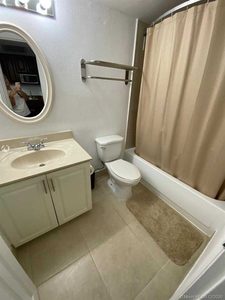 Small Image of 19201 COLLINS AVE #1043, Sunny Isles Beach Number 4