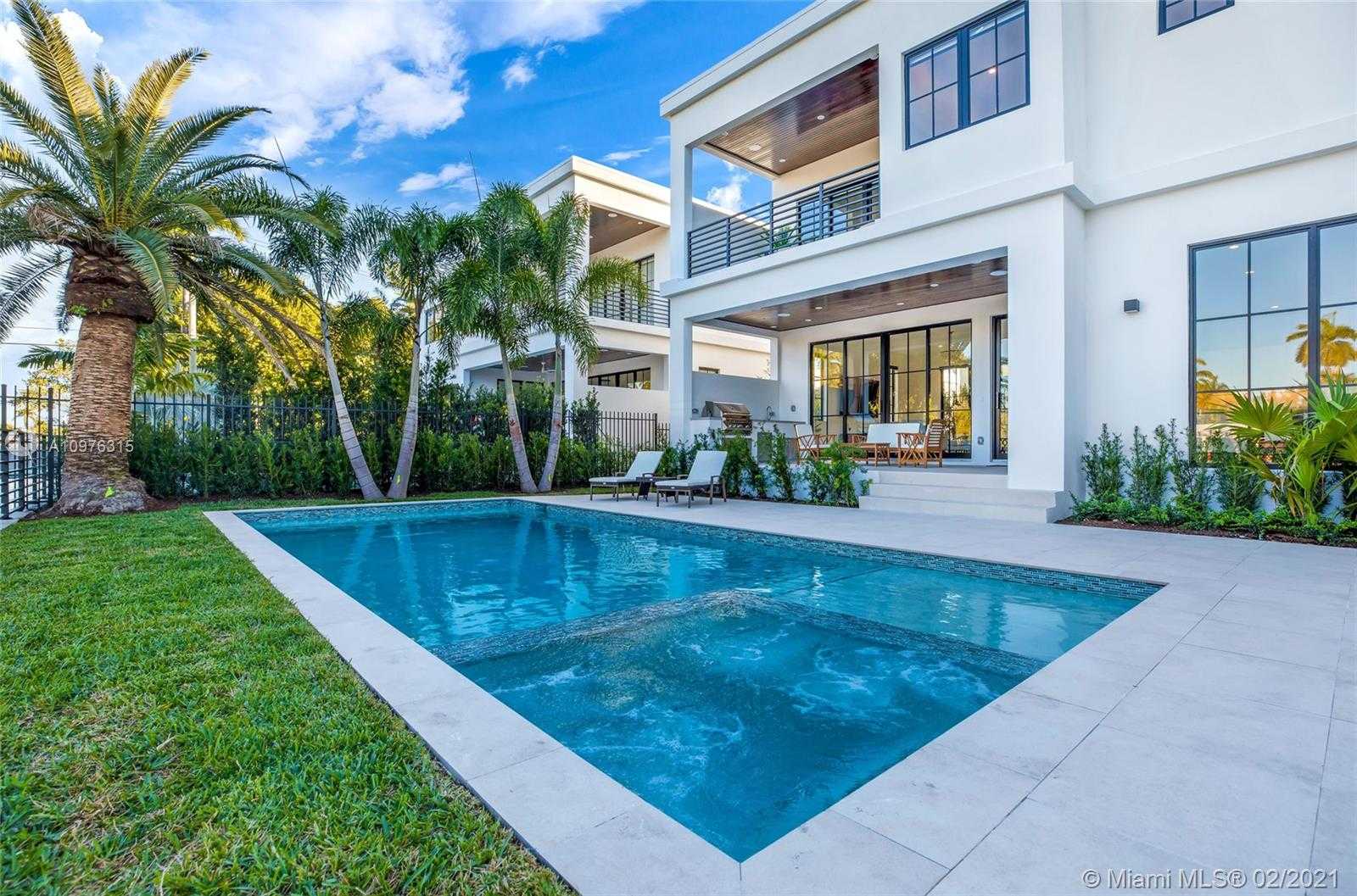 Small Image of 885 NORTH EAST 76TH ST, Miami Number 12