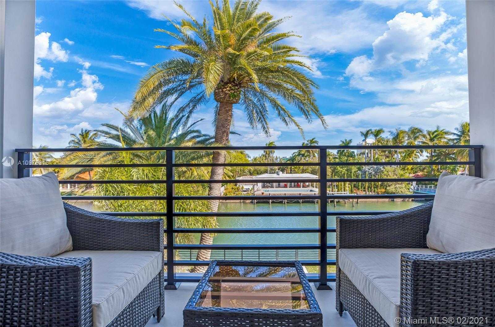 Small Image of 885 NORTH EAST 76TH ST, Miami Number 18