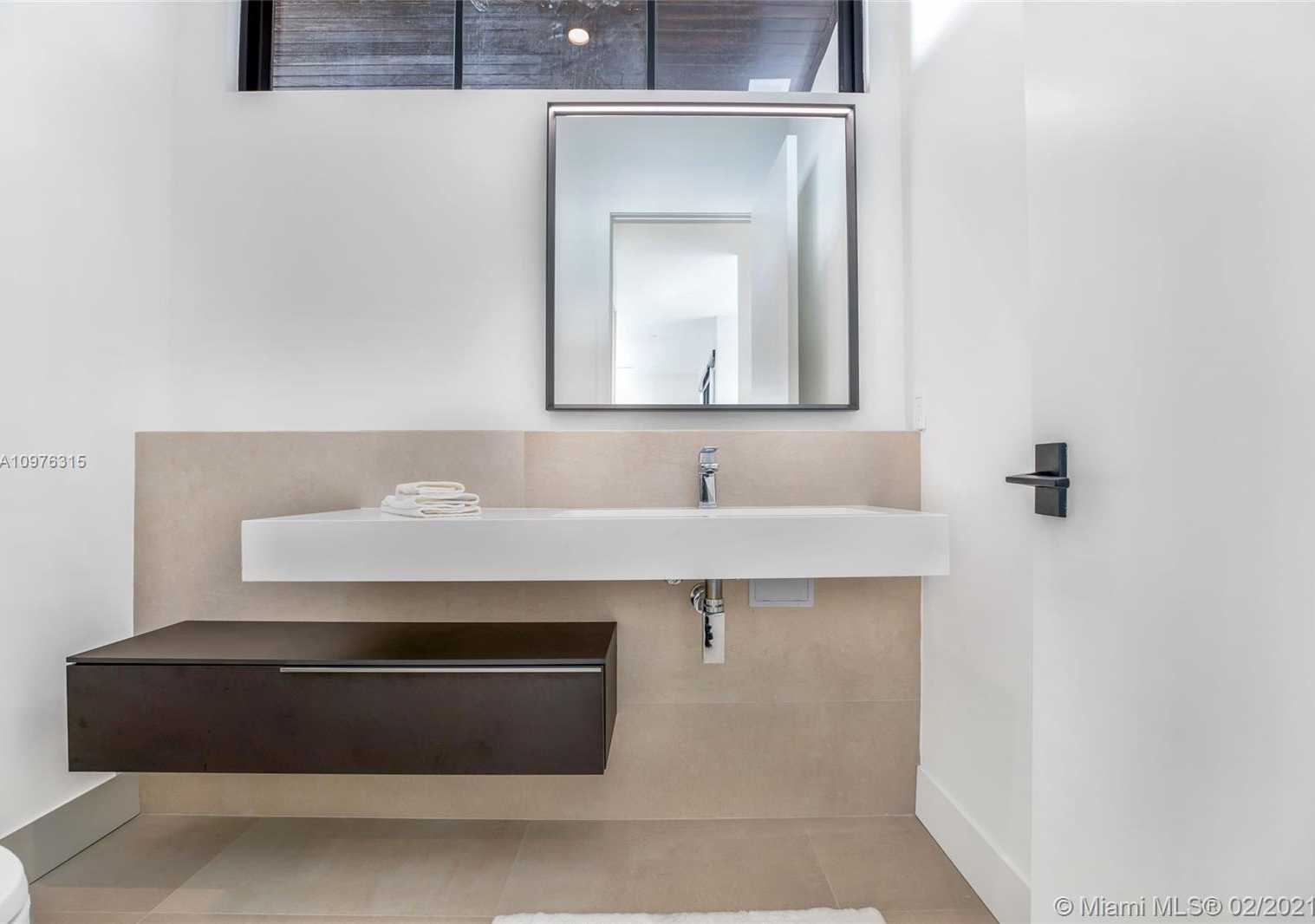 Small Image of 885 NORTH EAST 76TH ST, Miami Number 23