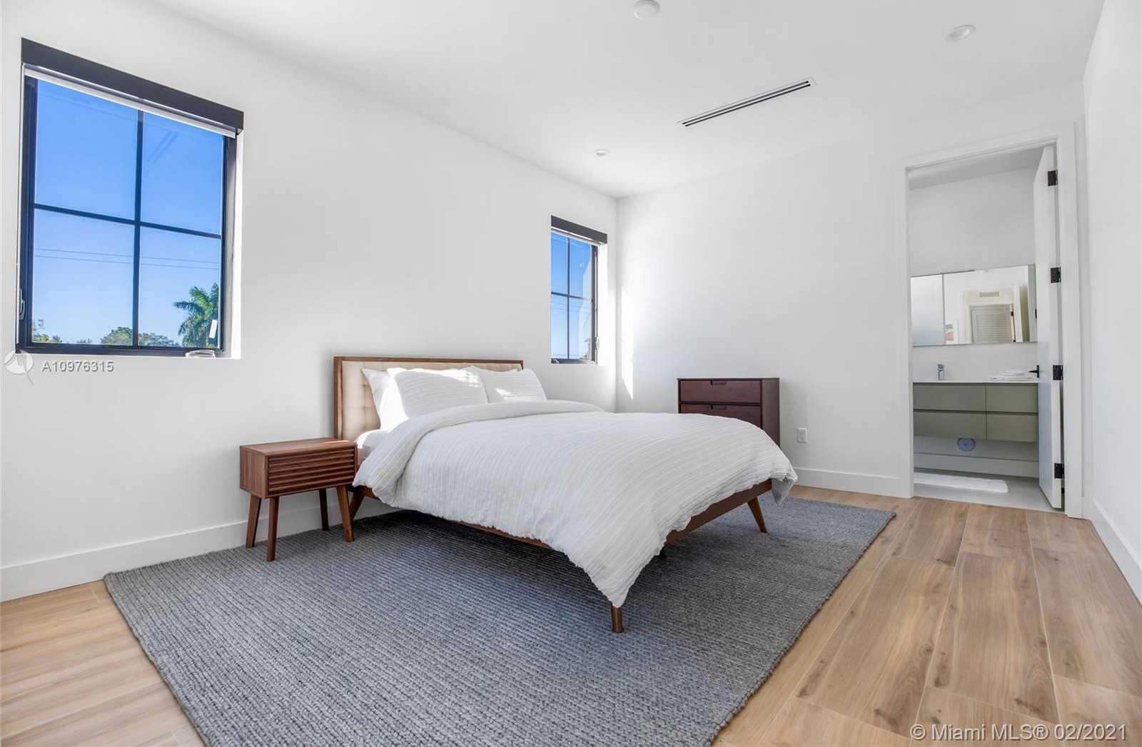 Small Image of 885 NORTH EAST 76TH ST, Miami Number 25