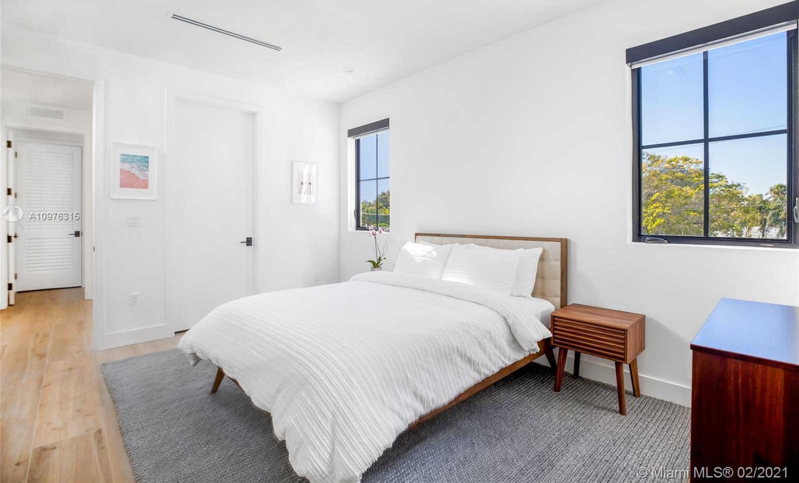 Small Image of 885 NORTH EAST 76TH ST, Miami Number 26
