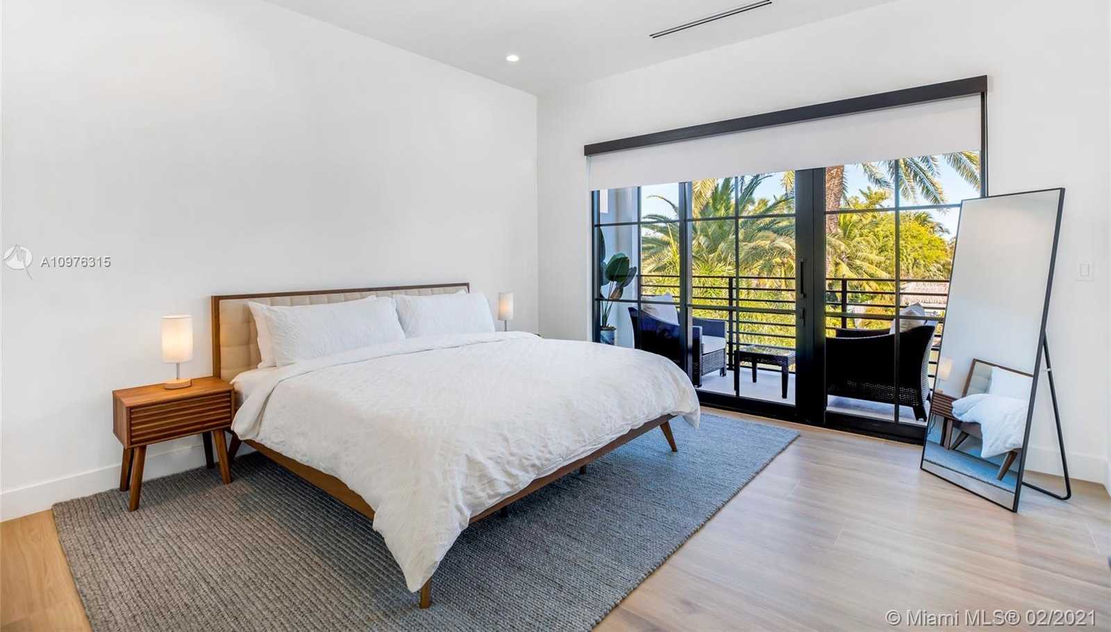 Small Image of 885 NORTH EAST 76TH ST, Miami Number 29