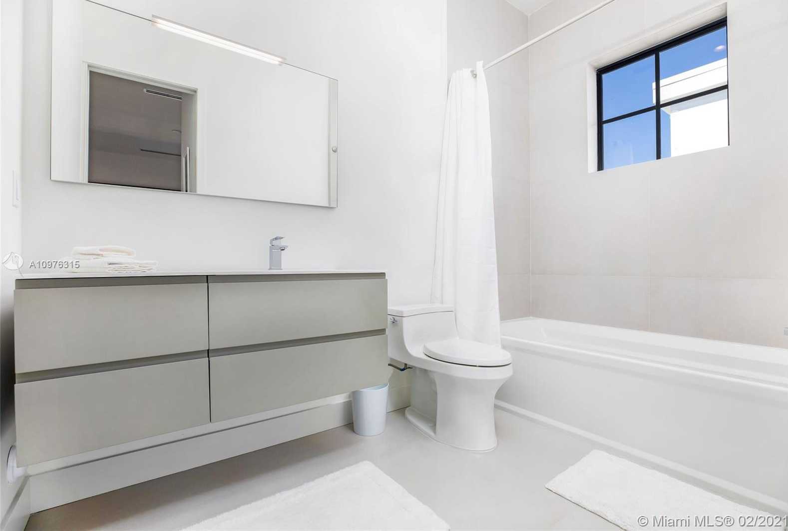 Small Image of 885 NORTH EAST 76TH ST, Miami Number 30