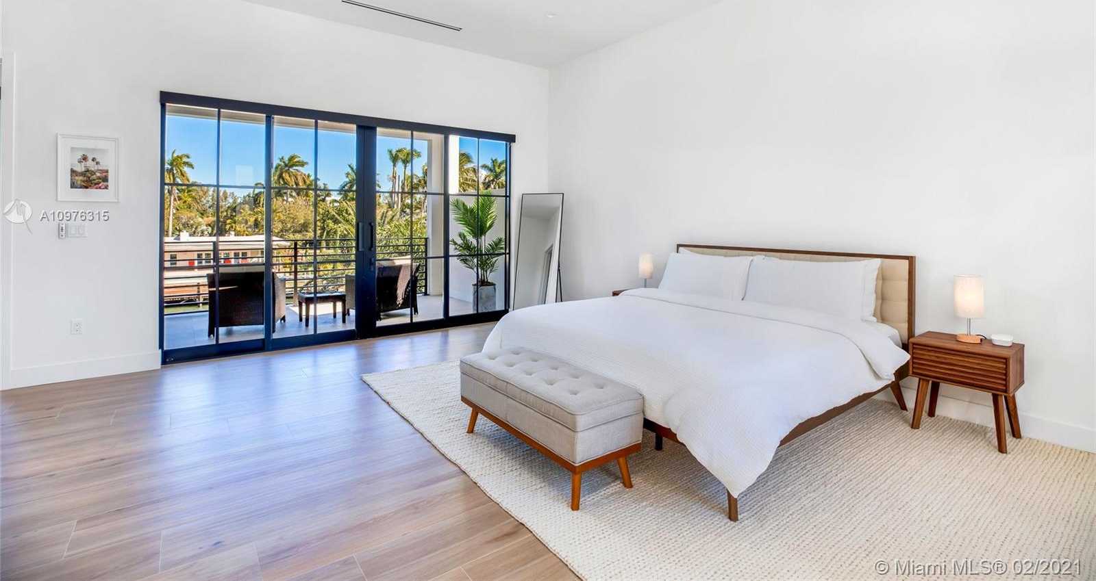 Small Image of 885 NORTH EAST 76TH ST, Miami Number 31