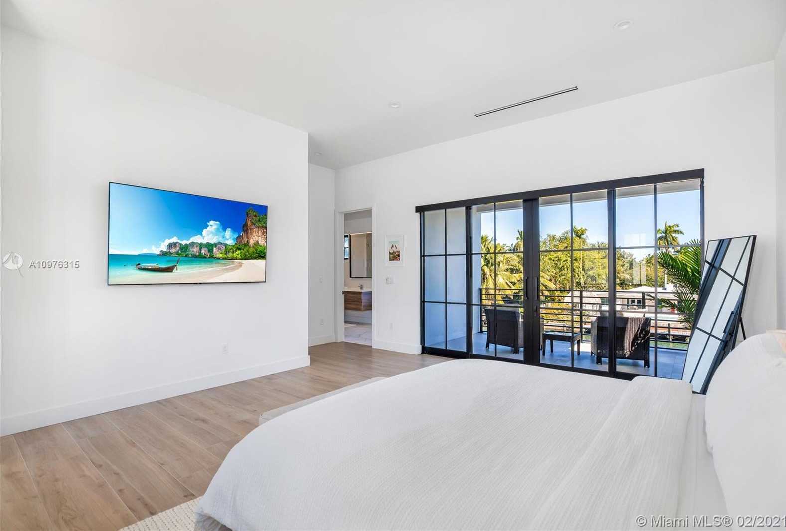 Small Image of 885 NORTH EAST 76TH ST, Miami Number 32