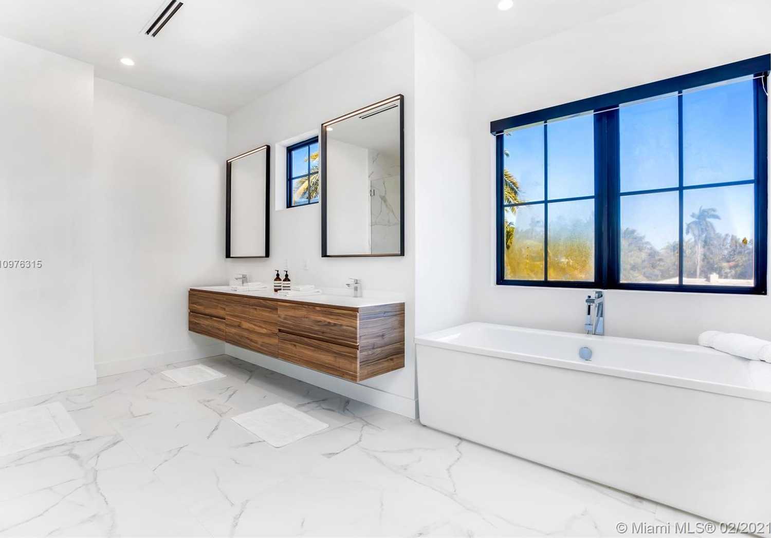 Small Image of 885 NORTH EAST 76TH ST, Miami Number 37