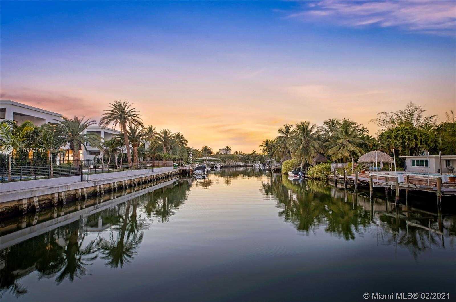 Small Image of 885 NORTH EAST 76TH ST, Miami Number 6