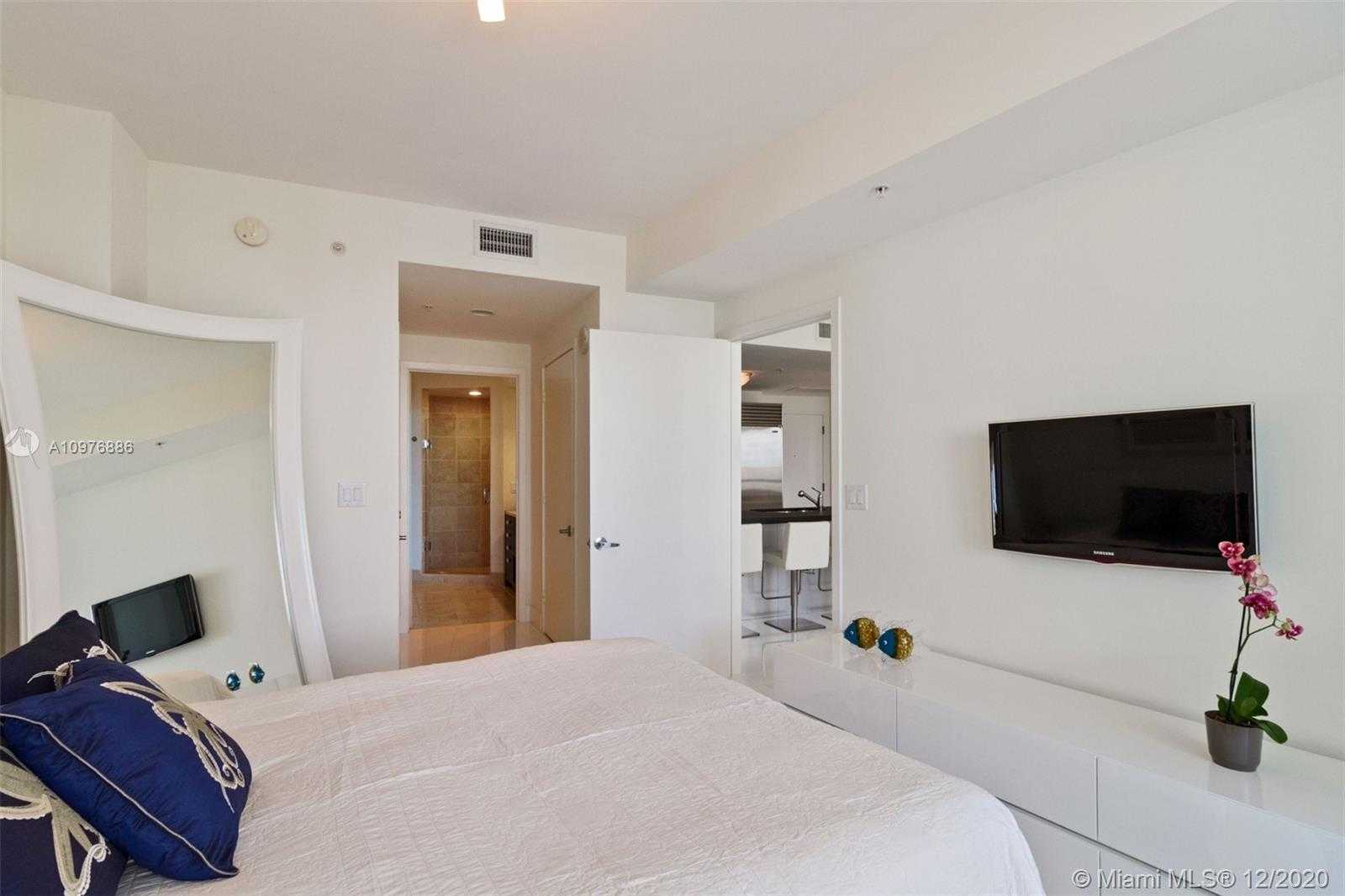 Small Image of Trump Royale, 18201 Collins Ave, Sunny Isles Beach, FL 33160, USA Number 8