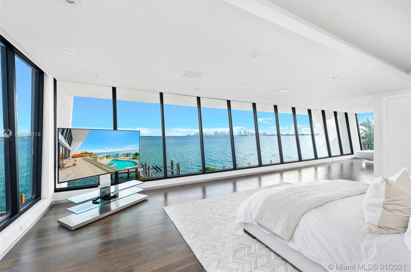 Small Image of 1580 SOUTH TREASURE DR, North Bay Village Number 16
