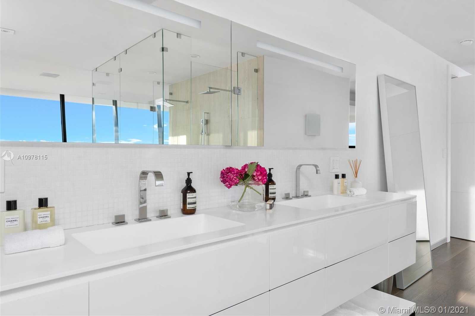 Small Image of 1580 SOUTH TREASURE DR, North Bay Village Number 19