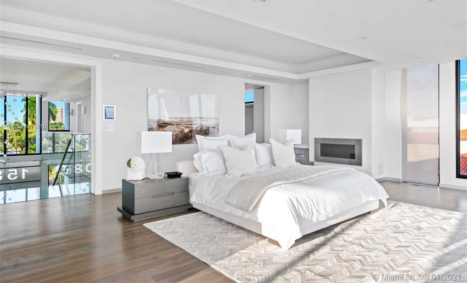Small Image of 1580 SOUTH TREASURE DR, North Bay Village Number 21