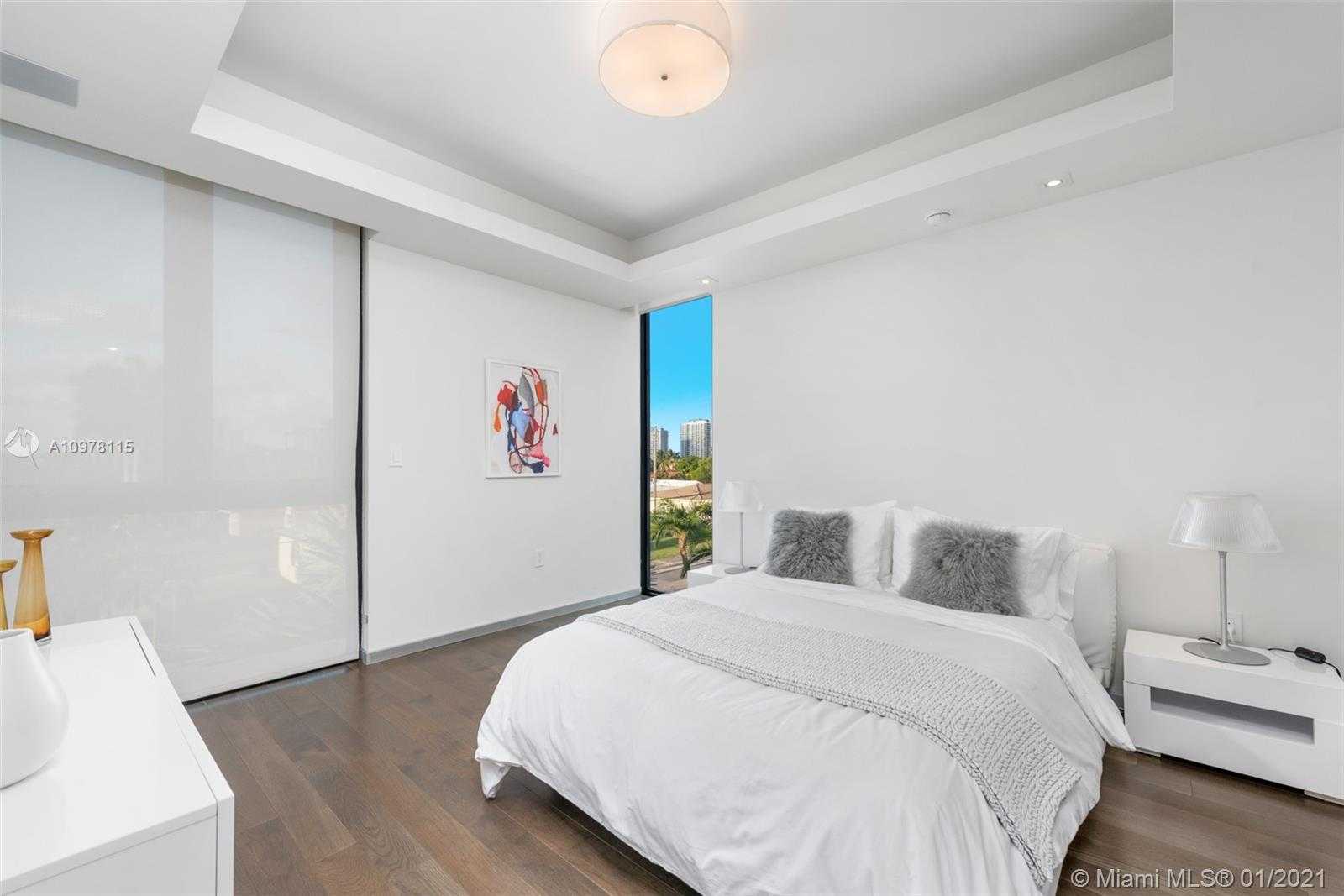 Small Image of 1580 SOUTH TREASURE DR, North Bay Village Number 22