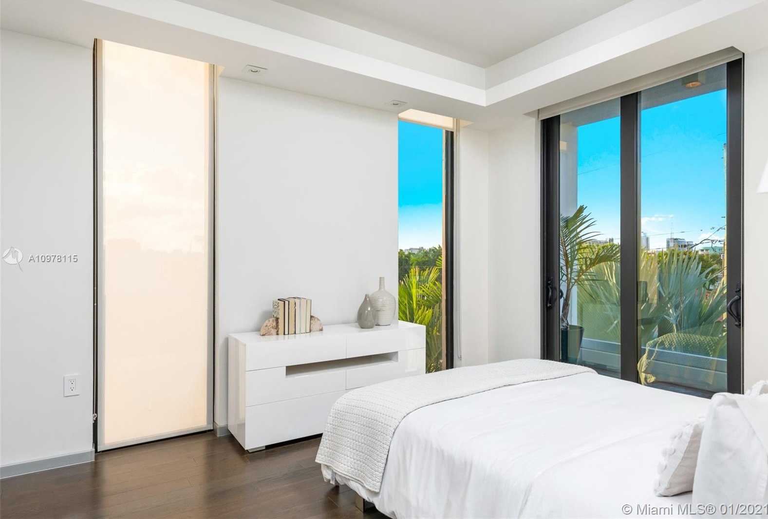 Small Image of 1580 SOUTH TREASURE DR, North Bay Village Number 24