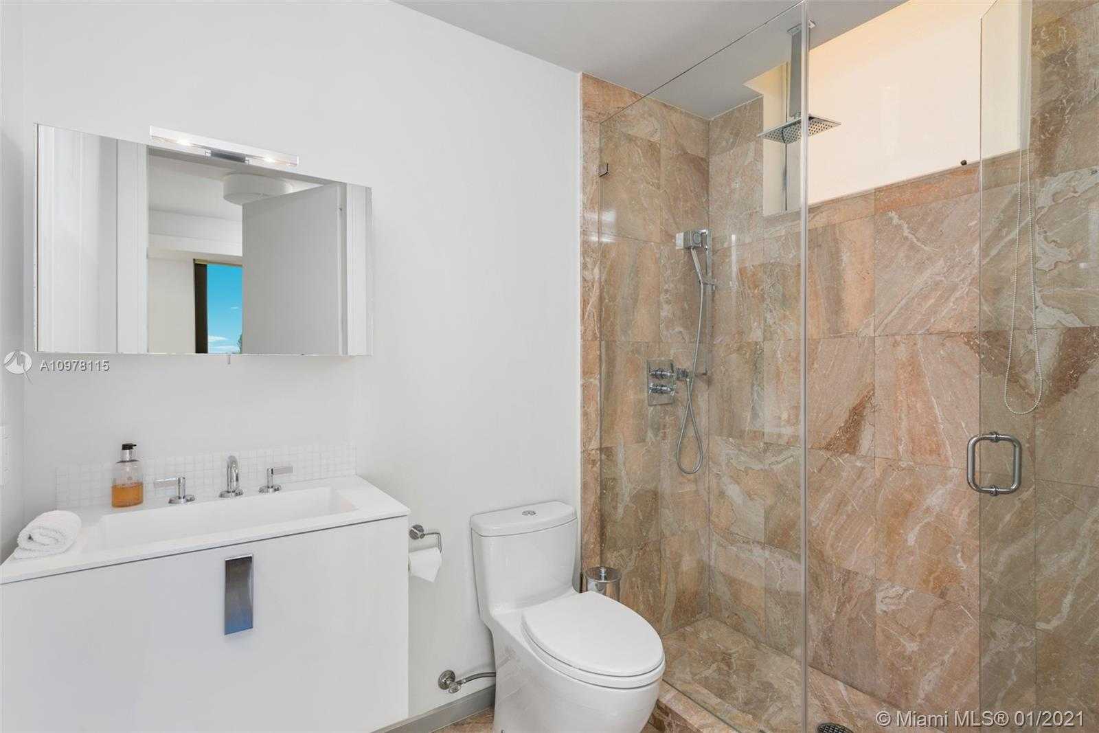 Small Image of 1580 SOUTH TREASURE DR, North Bay Village Number 25