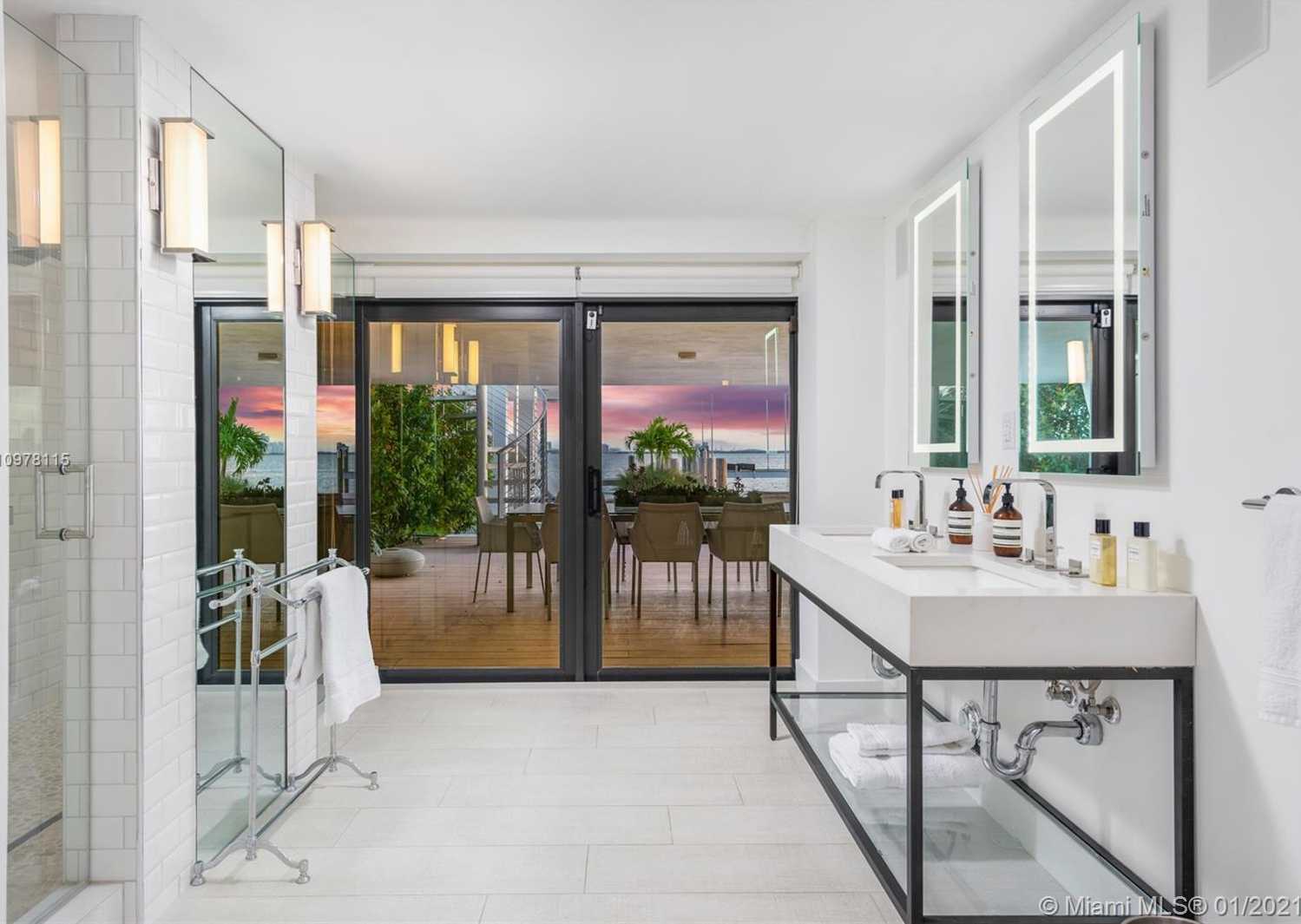 Small Image of 1580 SOUTH TREASURE DR, North Bay Village Number 27