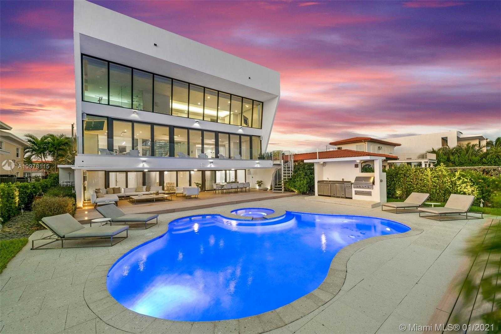 Small Image of 1580 SOUTH TREASURE DR, North Bay Village Number 3