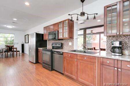 Small Image of 5511 GARFIELD ST, Hollywood Number 3