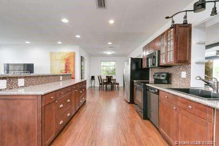 Small Image of 5511 GARFIELD ST, Hollywood Number 6