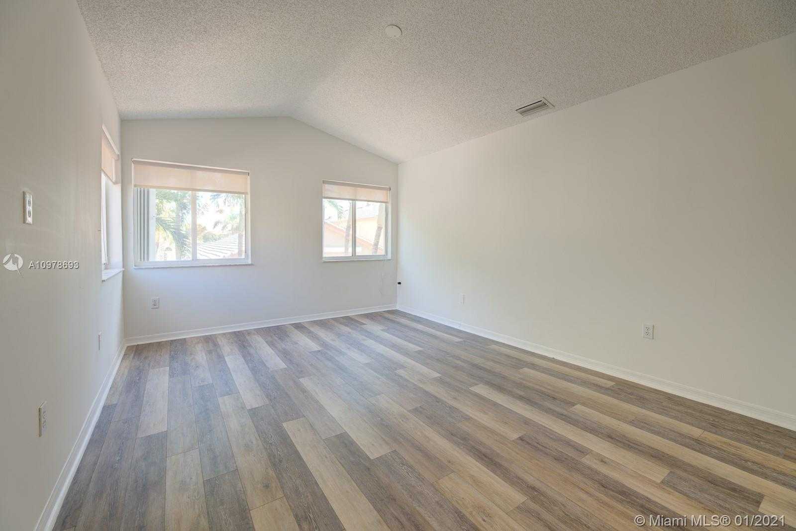 Small Image of 2965 NORTH WEST 99TH AVE, Doral Number 14