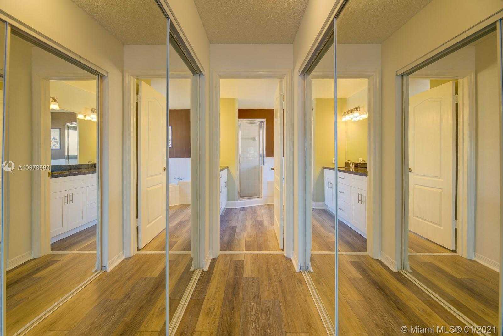 Small Image of 2965 NORTH WEST 99TH AVE, Doral Number 15
