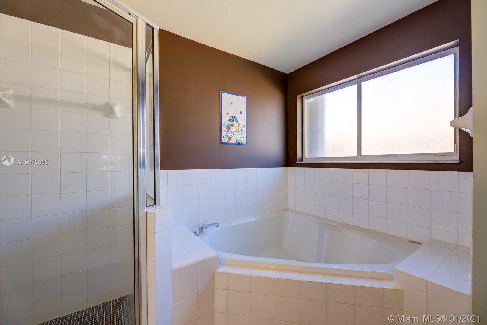 Small Image of 2965 NORTH WEST 99TH AVE, Doral Number 16