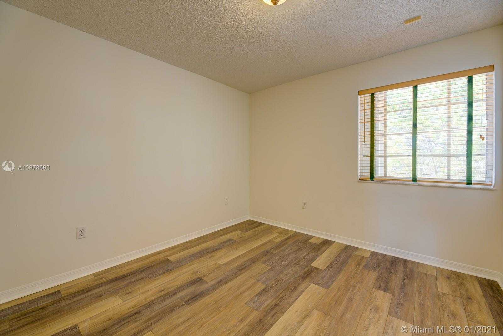 Small Image of 2965 NORTH WEST 99TH AVE, Doral Number 22