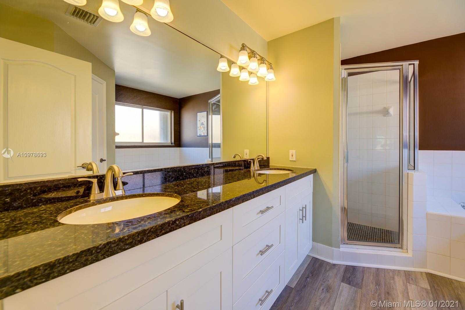 Small Image of 2965 NORTH WEST 99TH AVE, Doral Number 3