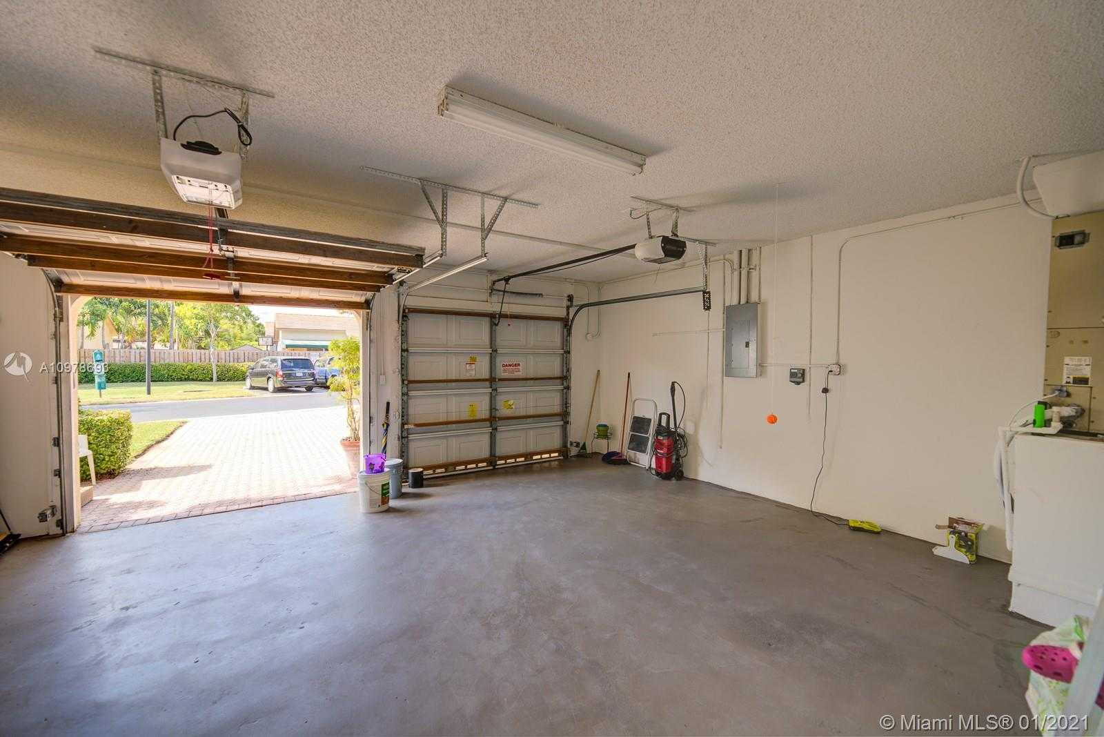 Small Image of 2965 NORTH WEST 99TH AVE, Doral Number 38