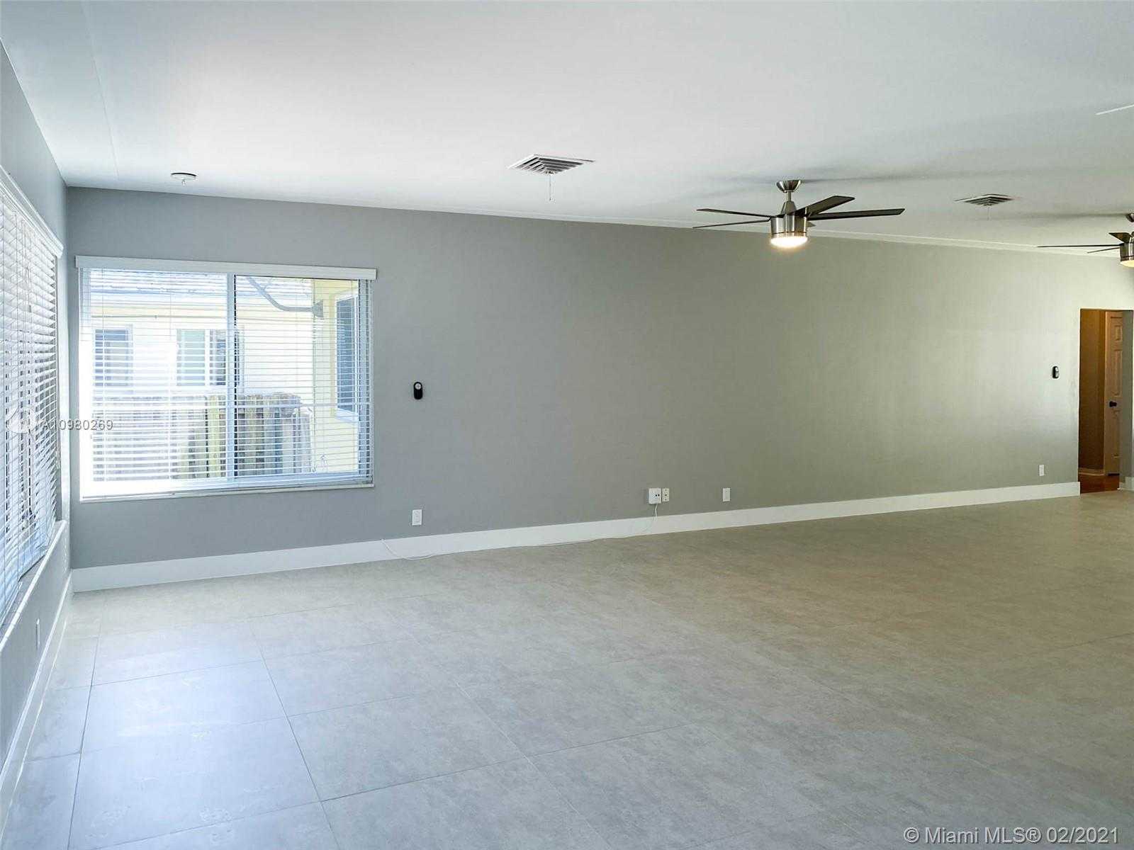 Small Image of 9141 GARLAND AVE #9141, Surfside Number 12